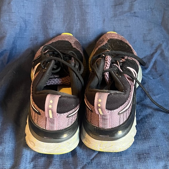 Nike Black and Pink Sneakers with React Foam Cushioning - Picture 3 of 6